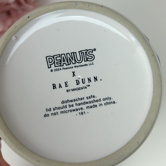 Snoopy ceramic jar with lid NWT Christmas raised design Rae Dunn - Picture 9 of 12